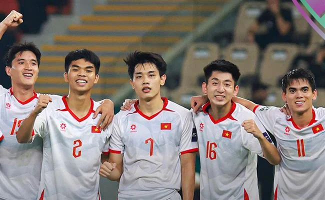 Đá gà cựa dao Lucky 8 Web